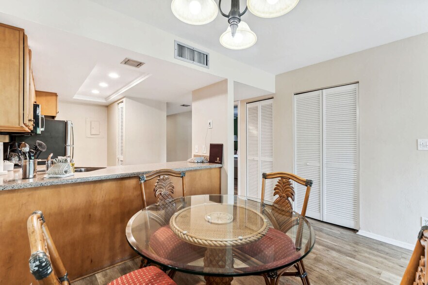 Building Photo - 600 Neapolitan Way