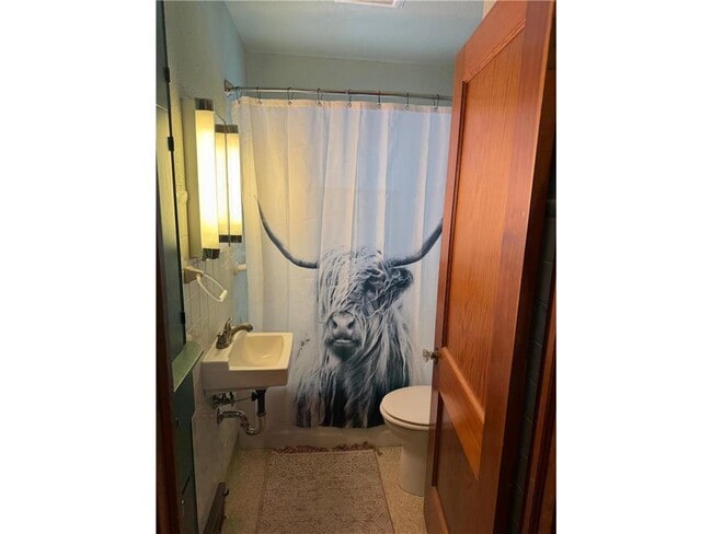 Building Photo - 320 E Main St