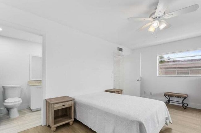 Building Photo - 473 Capri G