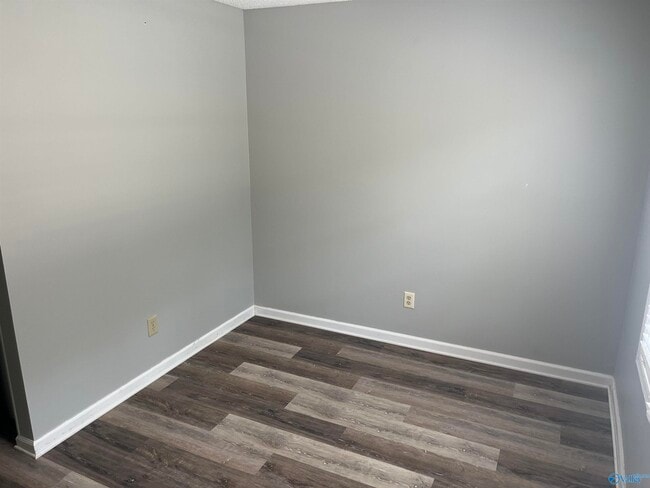 Building Photo - 317 Chateau Dr SW