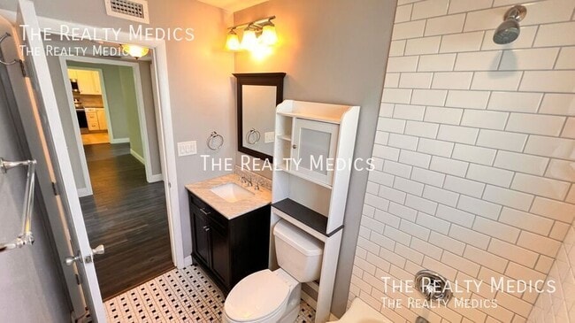 Building Photo - 929 Dupont Ave