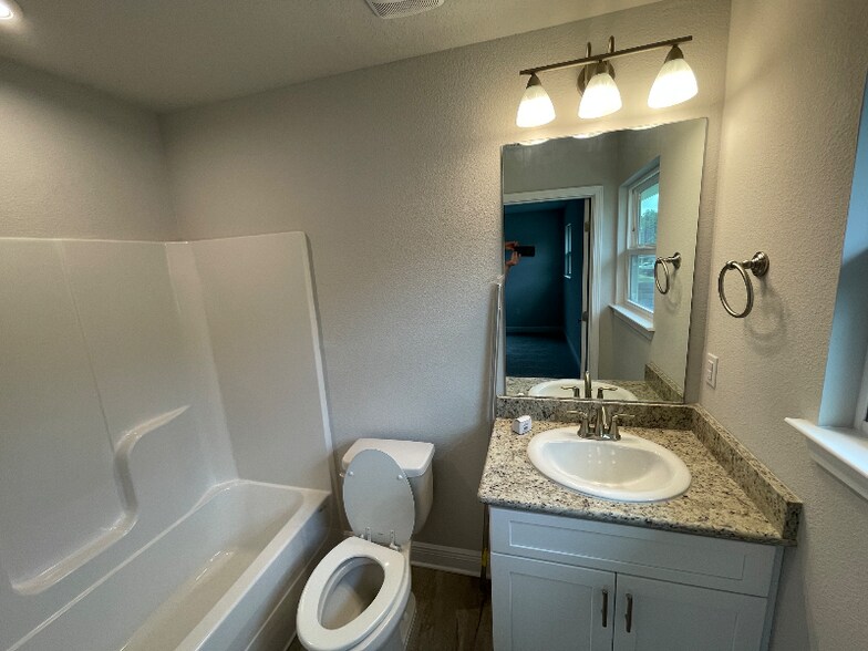 Building Photo - 807 Riverwalk Cir