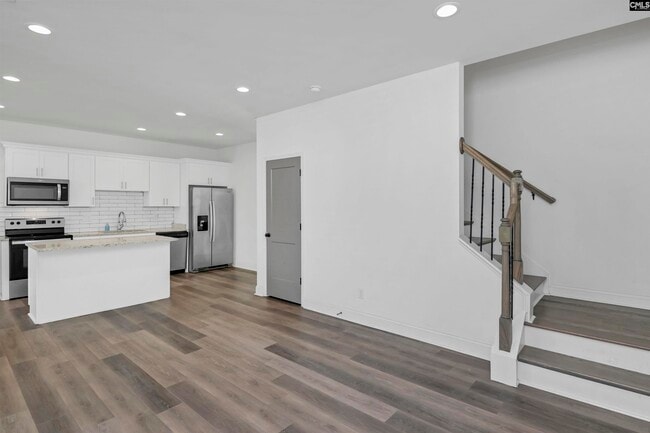 Building Photo - 2035 Rosewood Dr