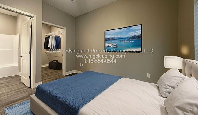 Building Photo - Sophisticated Style and Scenic Views in No...