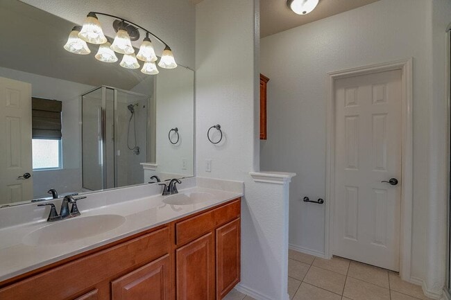 Building Photo - 1206 Hensley Dr