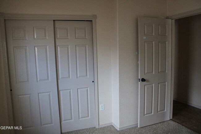 Building Photo - 7125 Falling Leaf Cir