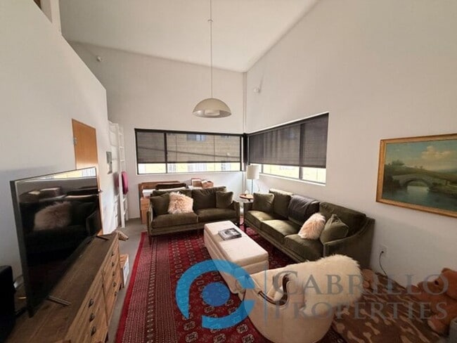 Building Photo - 3771 Centre St