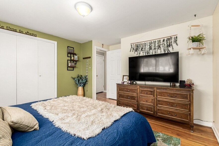 Building Photo - 11487 Larson Ln