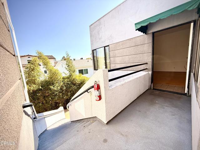 Building Photo - 360 S Los Robles Ave