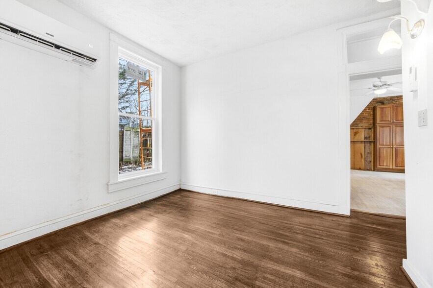 Building Photo - 3110 Main St