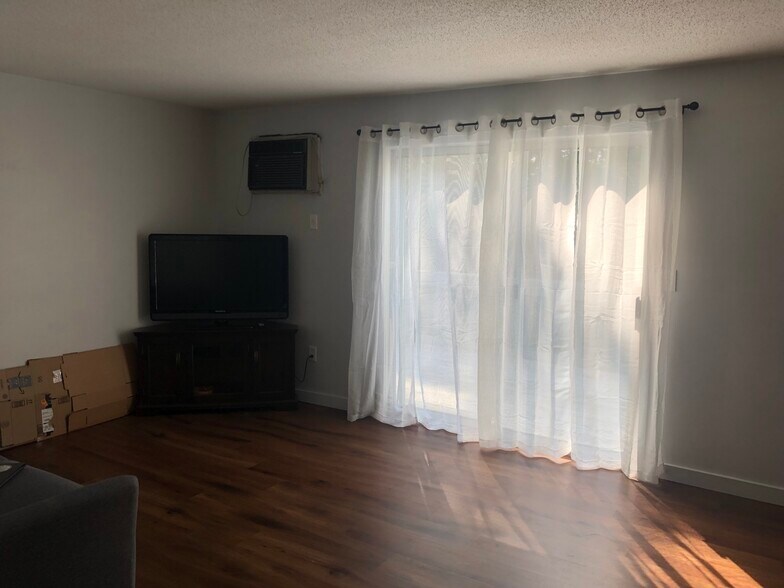 Building Photo - 1473 Stafford Rd