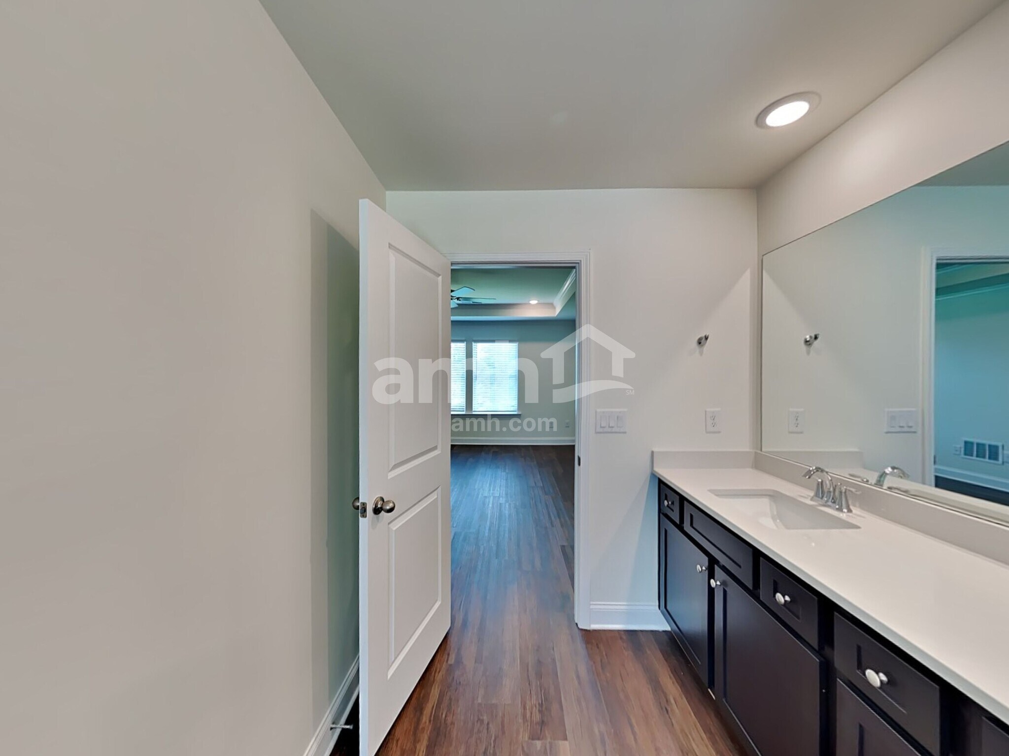 Building Photo - 251 Willow Ln