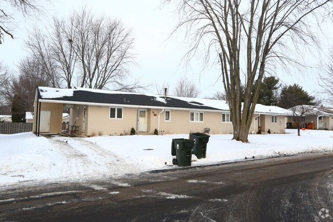 Building Photo - Sun Prairie Vandenberg Heights