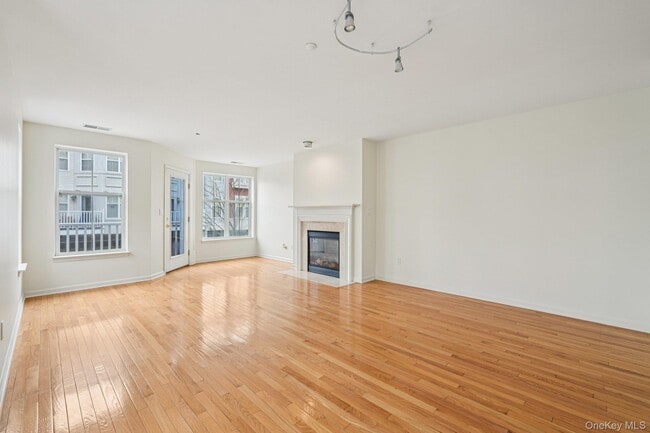 Building Photo - 2 Leeward Dr