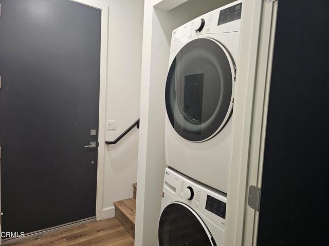 Building Photo - 14550 Burbank Blvd