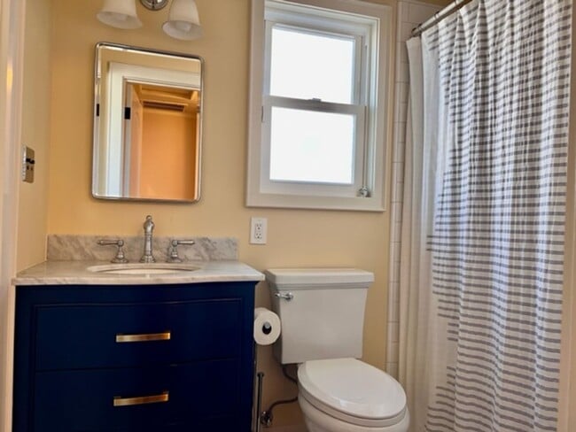 Building Photo - Historic Charm, Modern Comfort | 4BR + Den...