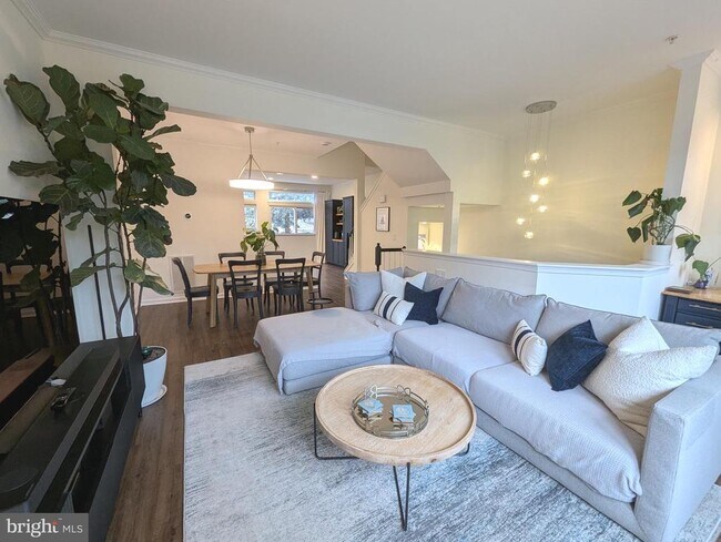 Building Photo - 2922 Huntington Grove Square