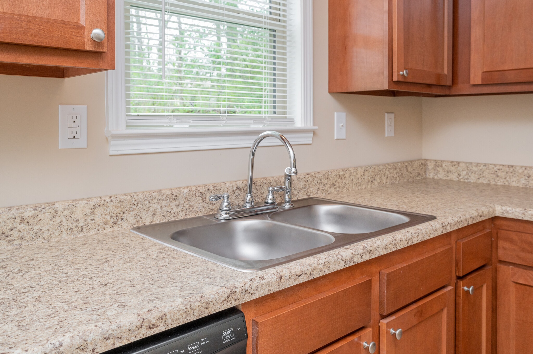 Building Photo - 2005 Coldwater Rd