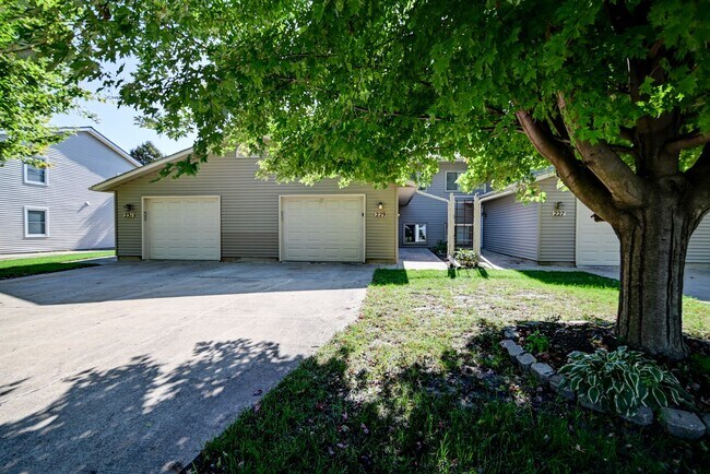 Building Photo - Broadway Drive - Sun Prairie