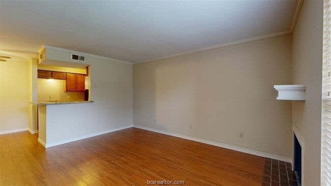 Building Photo - 904 University Oaks Blvd