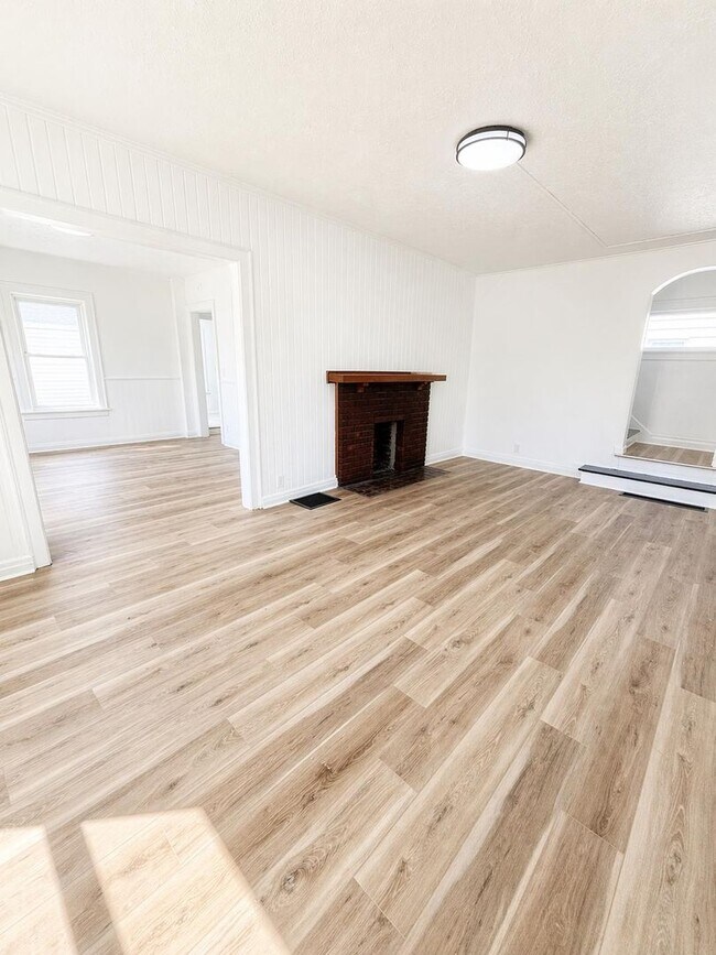 Building Photo - Lima Home – 3-Car Garage & Functional Layout