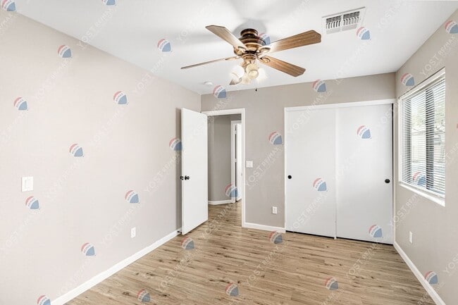 Building Photo - Stylish, low-maintenance living in Mission...