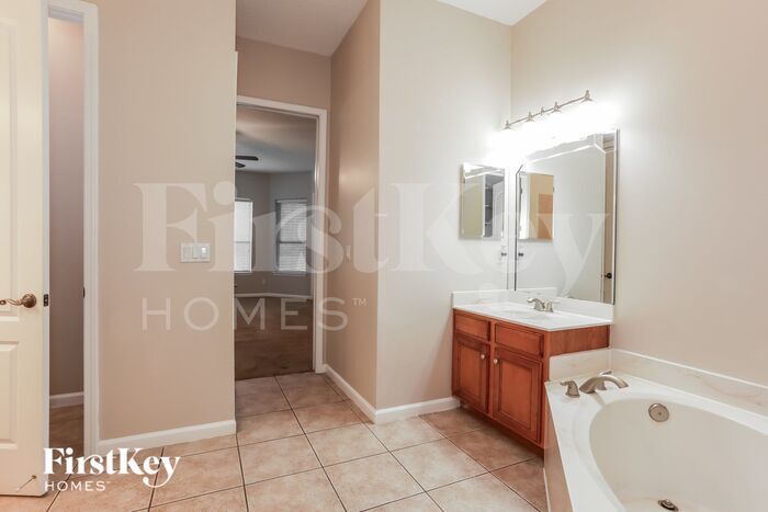 Building Photo - 1656 Fairway Ridge Dr