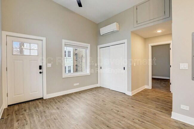 Building Photo - 4329 N Ashland Ave