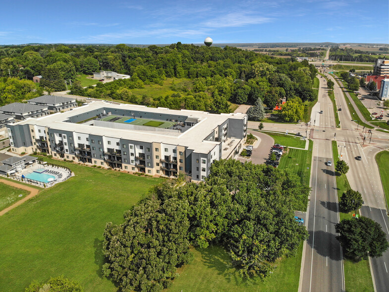 The Edge at Cottage Grove (Gaston building) - The Edge at Cottage Grove Commons