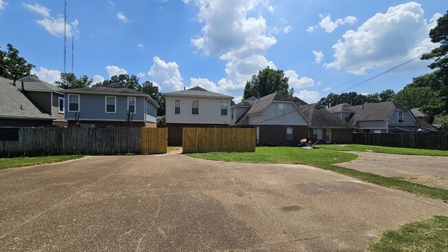 Building Photo - 7170 Charlton Way