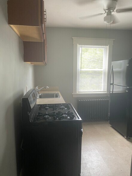 Kitchen - 606 N Woodington Rd