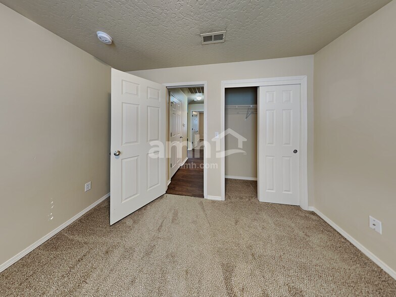 Building Photo - 211 Parkmont Way