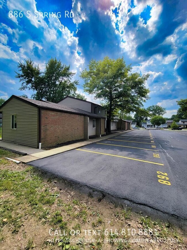 Building Photo - 886 S Spring Rd
