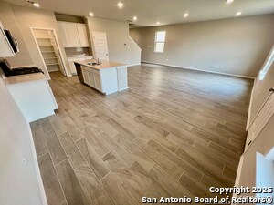 Building Photo - 204 Kinsley Wy