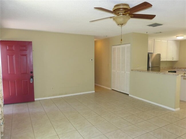 Building Photo - 2528 Elderberry Dr