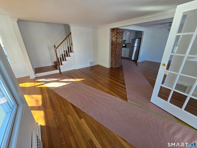 Building Photo - 148 Catherine St