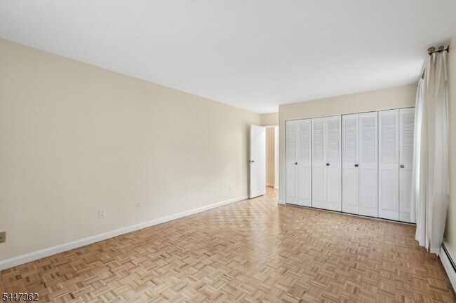 Building Photo - 135 S Maple Ave