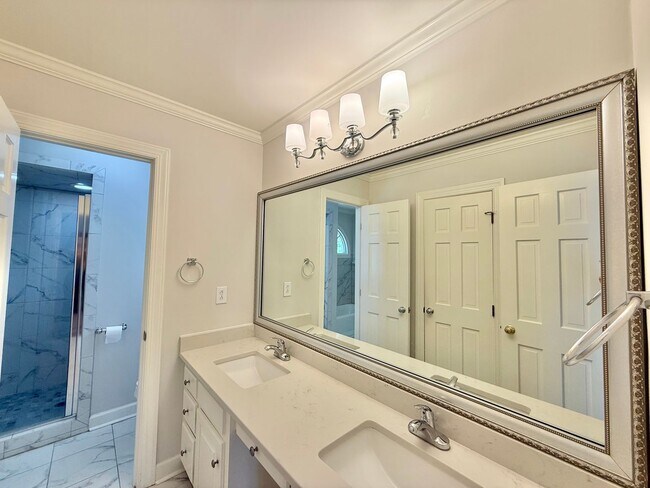 Building Photo - **OFFERING REFUNDABLE APPLICATION FEES & $250 MOVE IN PROMOTION** Incredible 5BD, 4.5BA House in ...