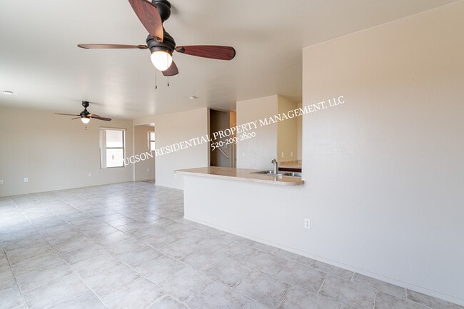 Building Photo - 4123 E Cameo Point Dr