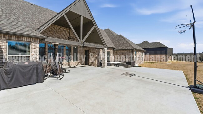 Building Photo - Owasso Executive Home for Rent (6beds/3.5baths)