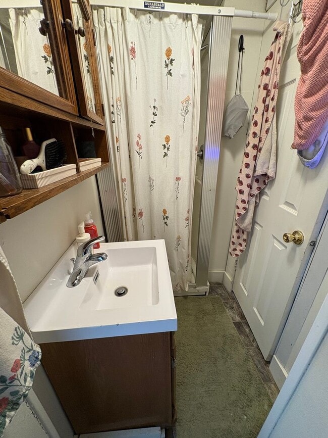 Building Photo - 2 Bedroom 1 Bathroom Single Family Home On The North Side