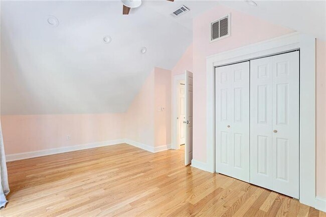 Building Photo - 428 S Howard St SE