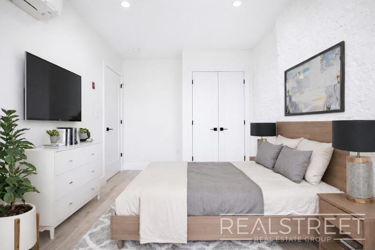 Building Photo - Knickerbocker Ave