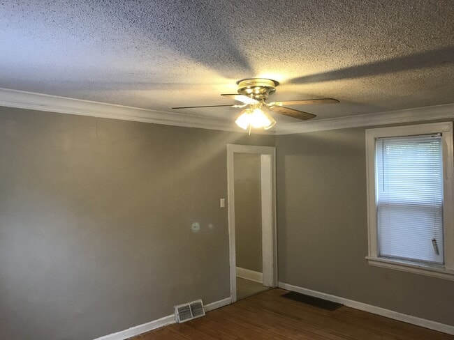 Building Photo - AVAILABLE NOW - 2 Bed 1 Bath Home in Craft District