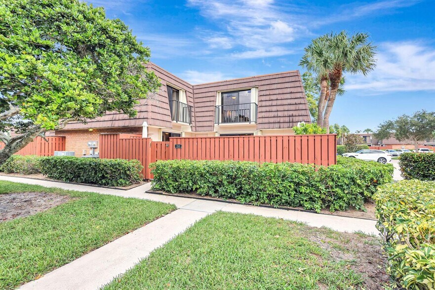 Primary Photo - 2332 23rd Ct