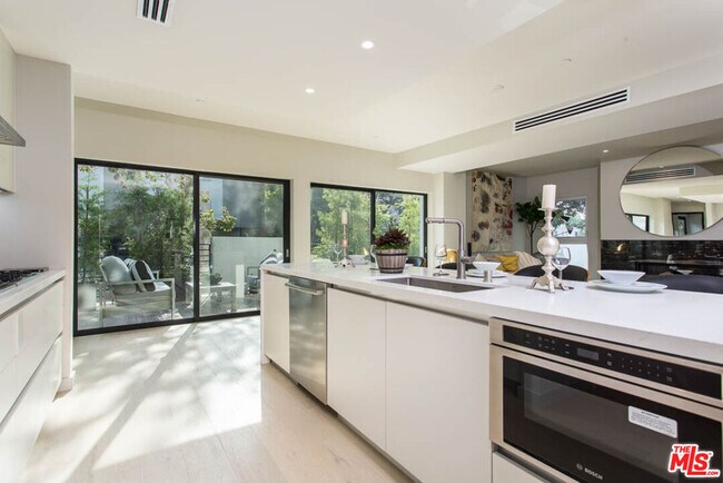 Building Photo - 1621 Malcolm Ave