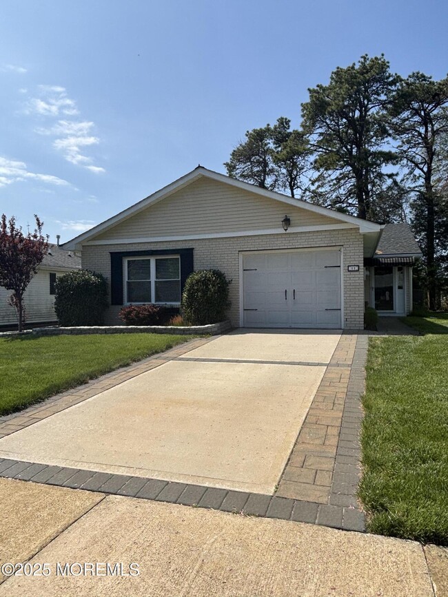 Building Photo - 11 Rushmore Dr