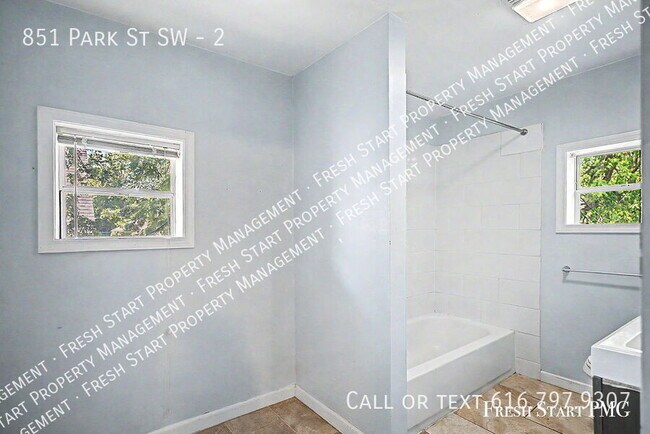 Building Photo - 851 Park St SW