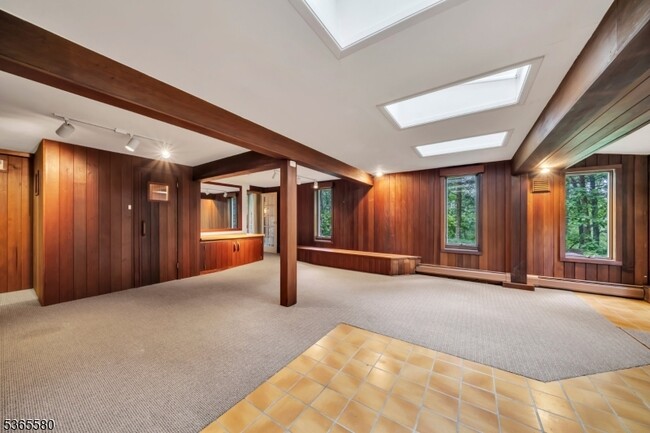 Building Photo - 37 Lenape Dr