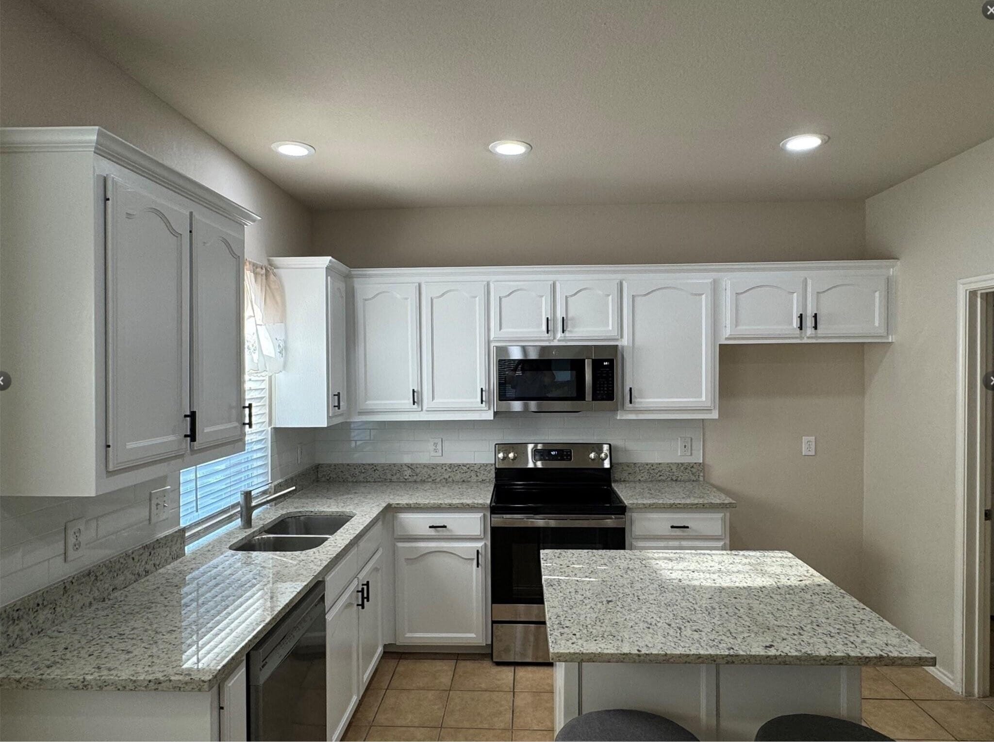 Building Photo - 2136 Carlotta Dr